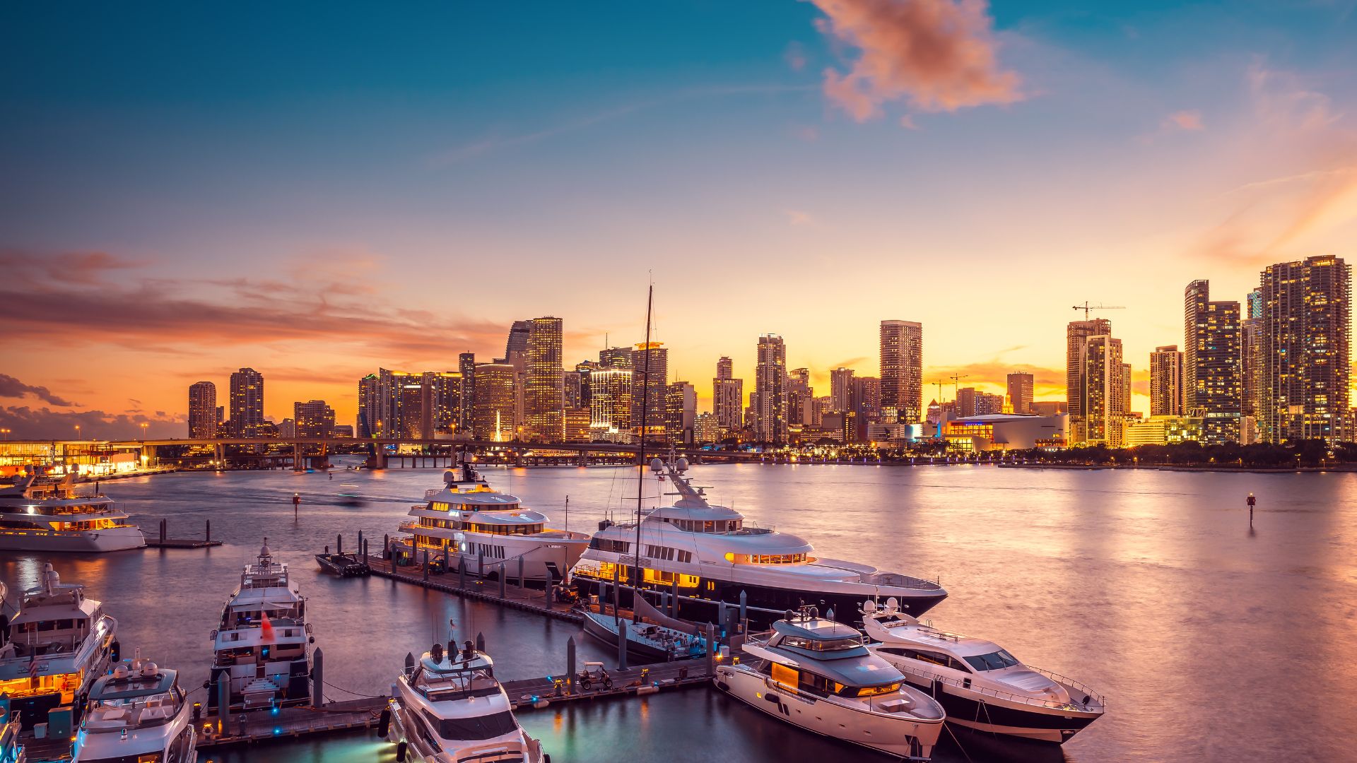 Top 25 Best Places to Visit in December USA: Snowy Escapes & Warm Getaways