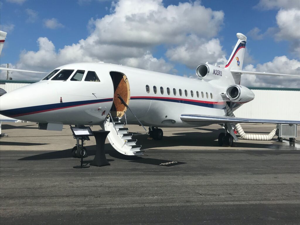Smart Ways Travelers Reduce the Cost of Private Jet Flights
